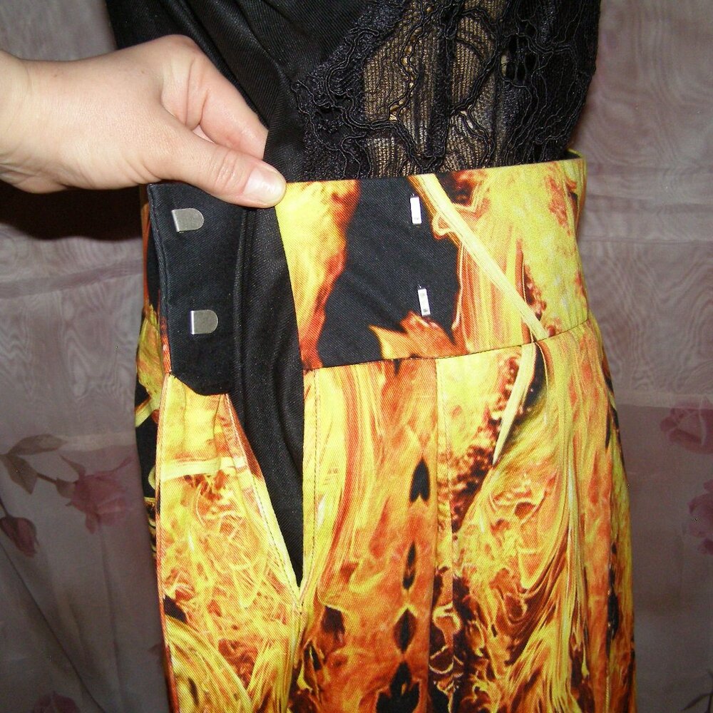 🔥 size 10 GIVENCHY Pleated Skirt FIRE Print - Picture 9 of 11